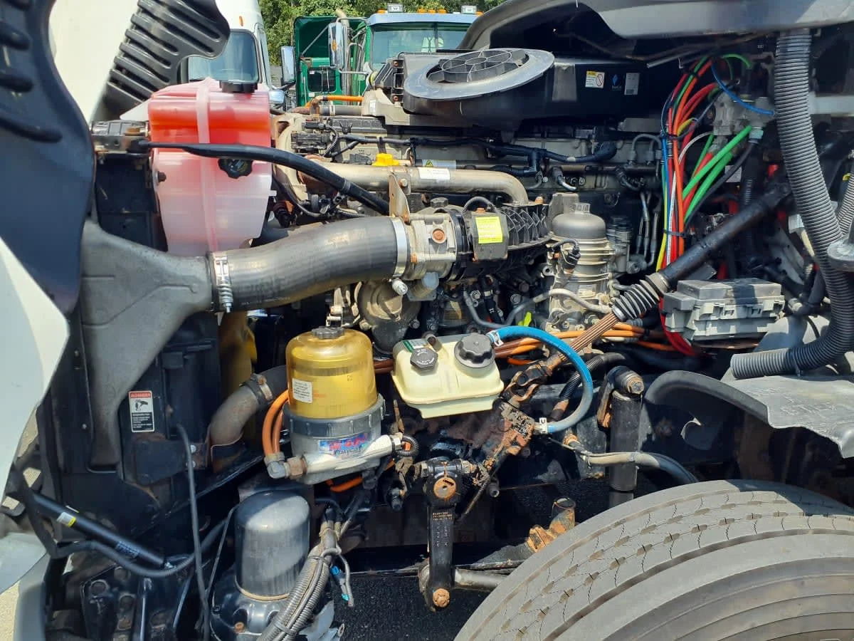 2016 Freightliner Cascadia in Springfield, MA — photo 8