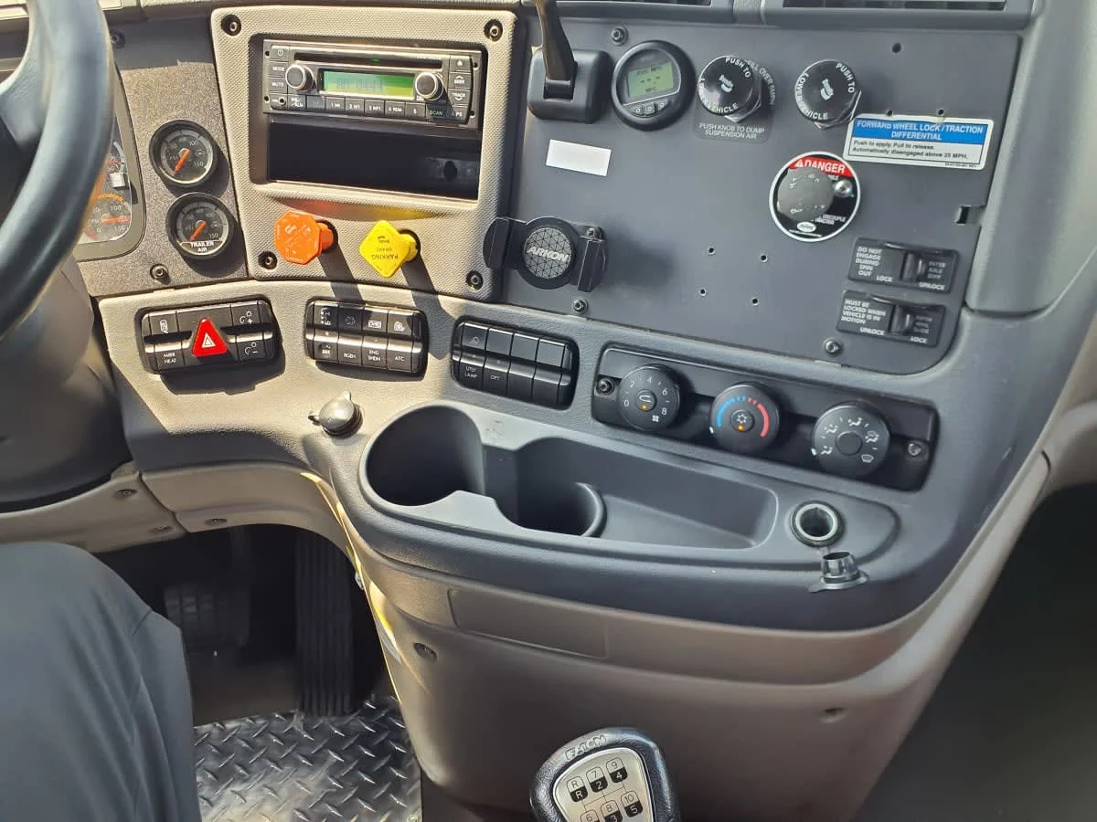 2016 Freightliner Cascadia in Springfield, MA — photo 7