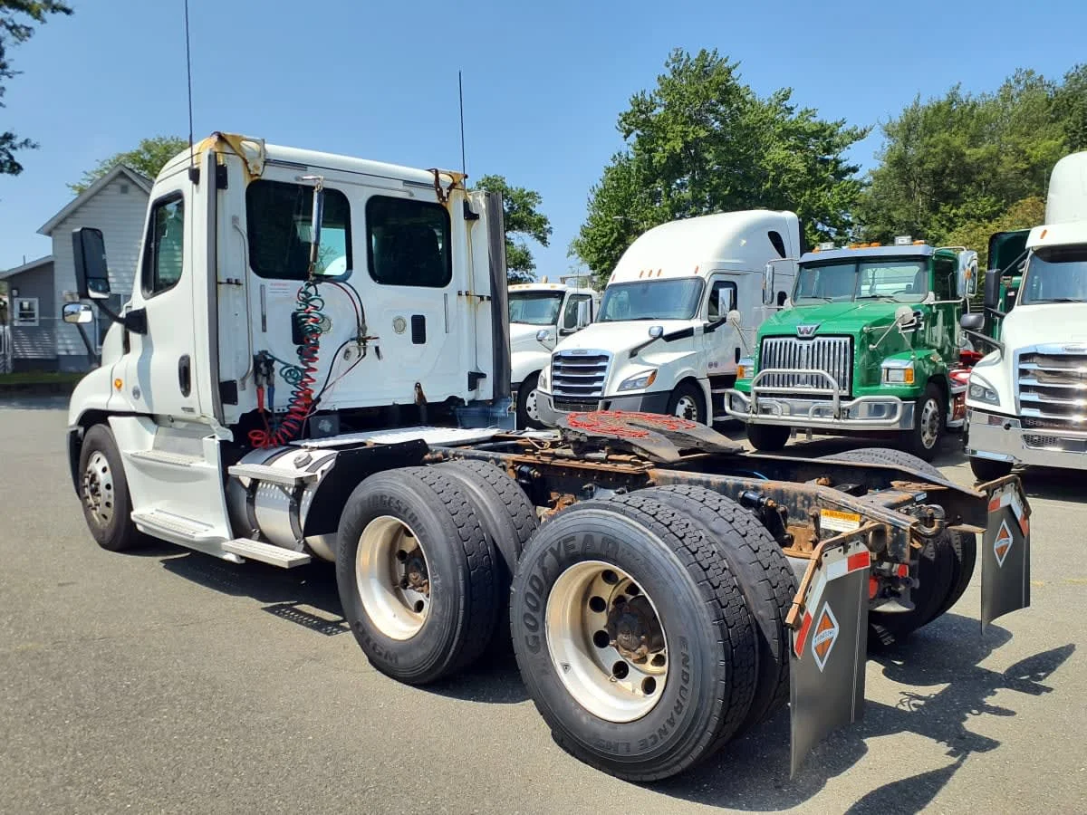 2016 Freightliner Cascadia in Springfield, MA — photo 6