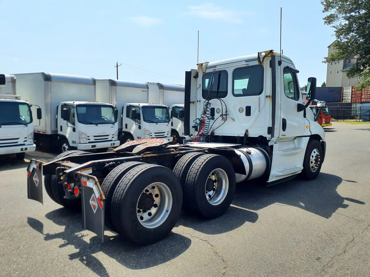 2016 Freightliner Cascadia in Springfield, MA — photo 4