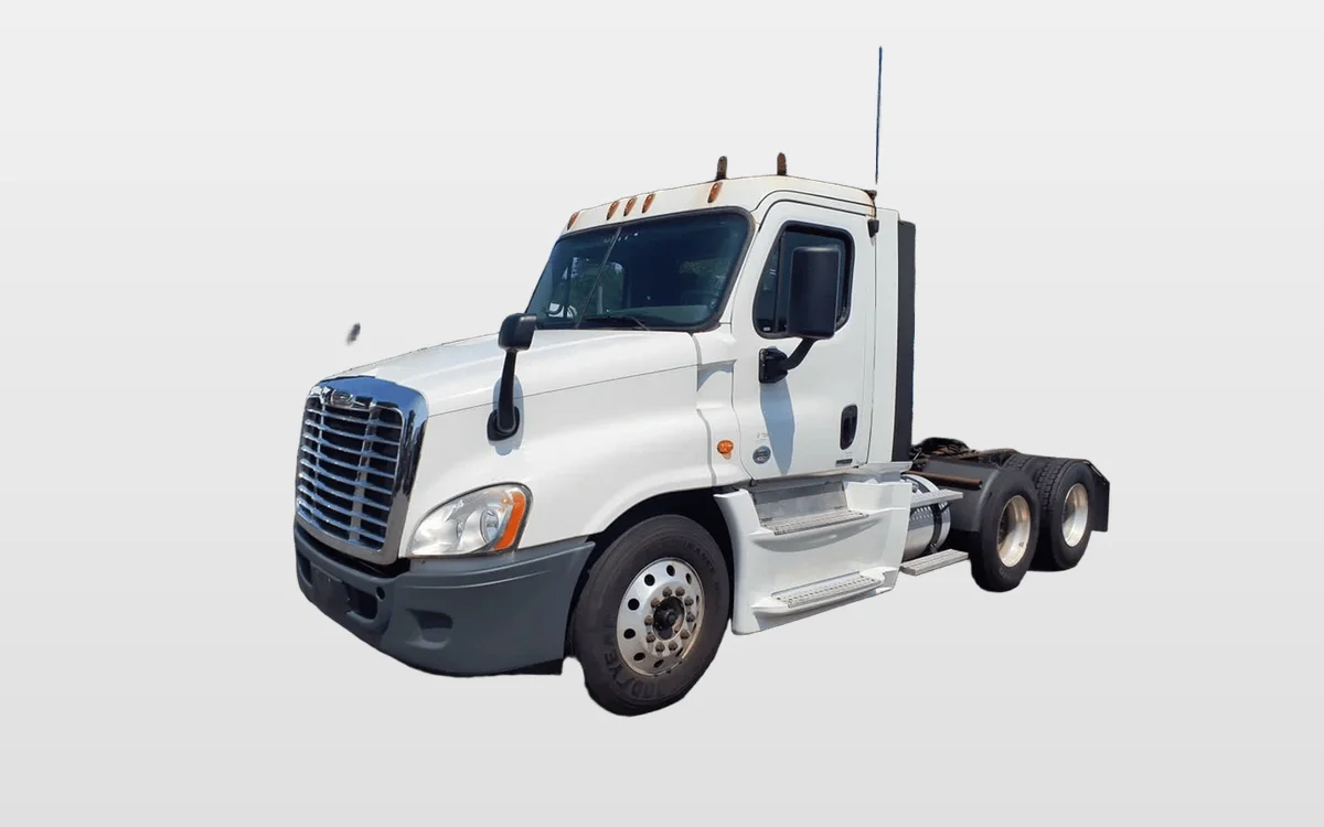 2016 Freightliner Cascadia - image 1