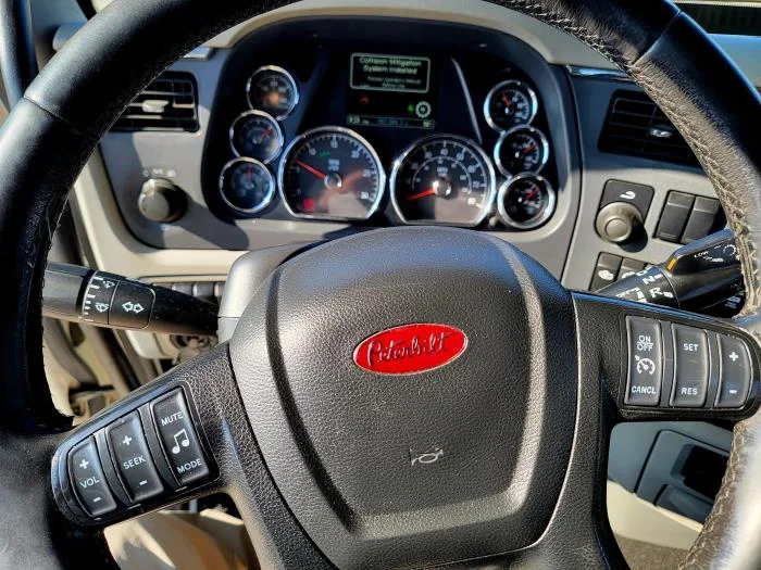 2021 Peterbilt 579 - image 19