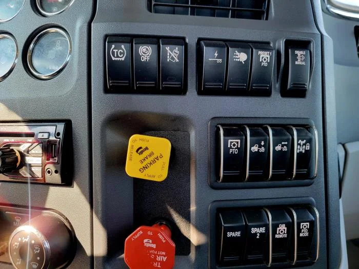 2021 Peterbilt 579 - image 18