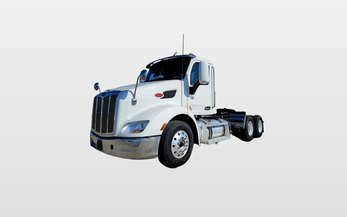 2021 Peterbilt 579 - image 1