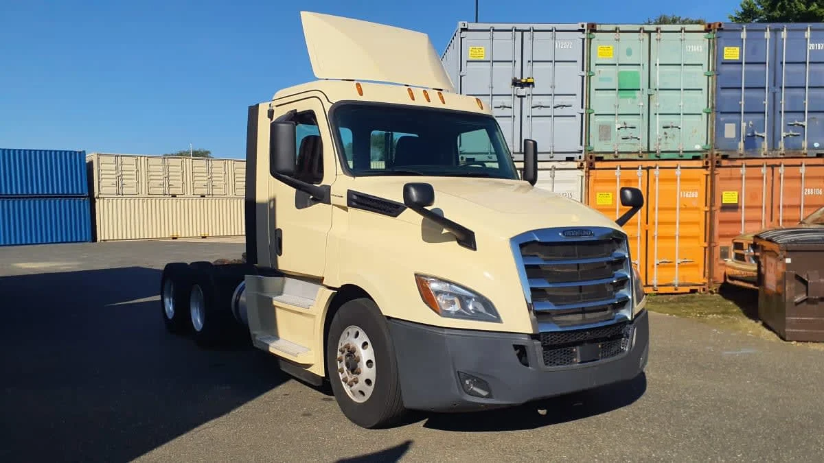 2020 Freightliner Cascadia in Springfield, MA — photo 3