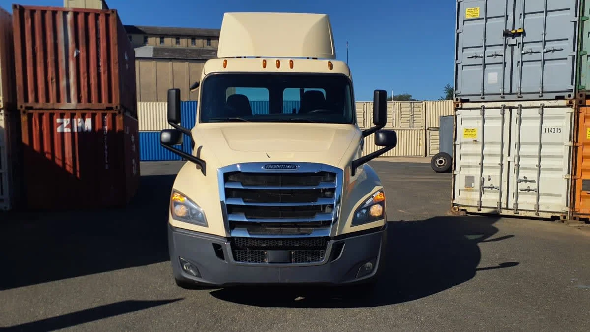 2020 Freightliner Cascadia in Springfield, MA — photo 2