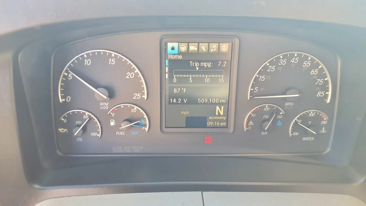 2020 Freightliner Cascadia in Springfield, MA — photo 9