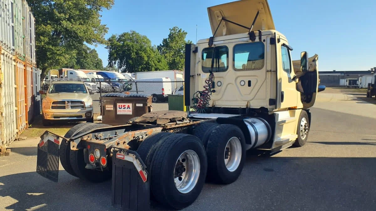 2020 Freightliner Cascadia in Springfield, MA — photo 4