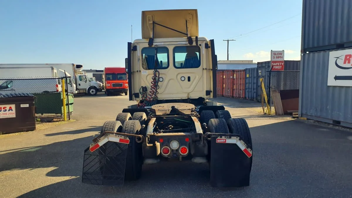 2020 Freightliner Cascadia in Springfield, MA — photo 5