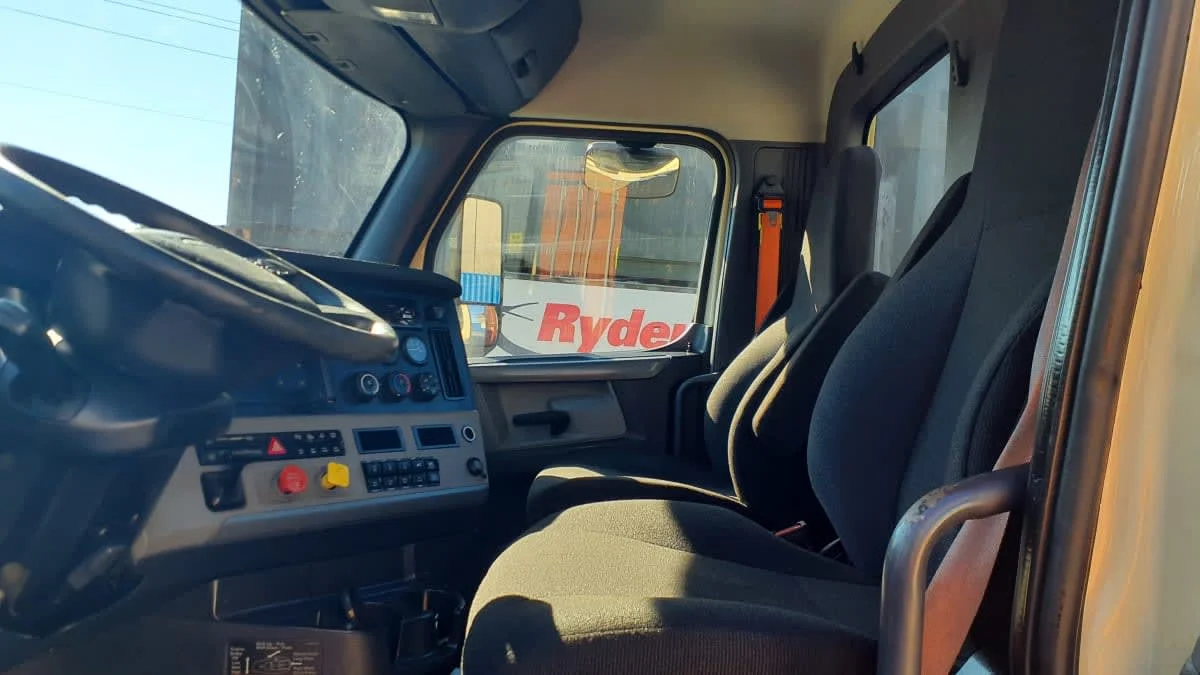 2020 Freightliner Cascadia in Springfield, MA — photo 10