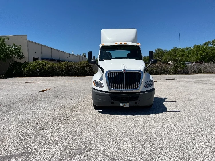 2019 International LT in Tampa, FL — photo 2