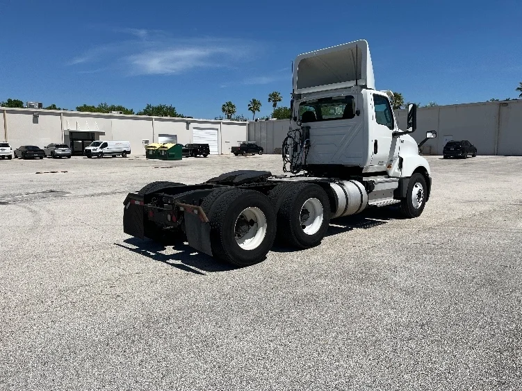 2019 International LT in Tampa, FL — photo 7