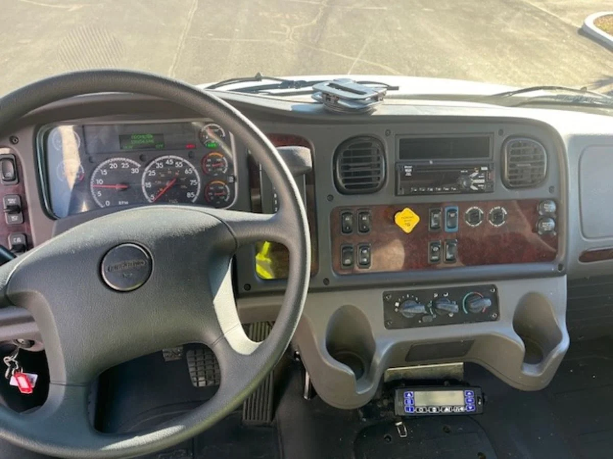 2018 Freightliner M2 106 in North Las Vegas, NV — photo 8