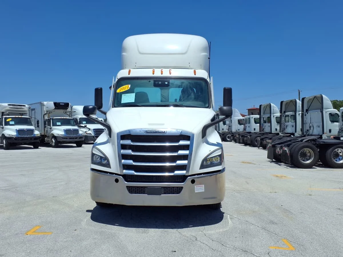 2021 Freightliner in Fort Worth, TX — photo 2