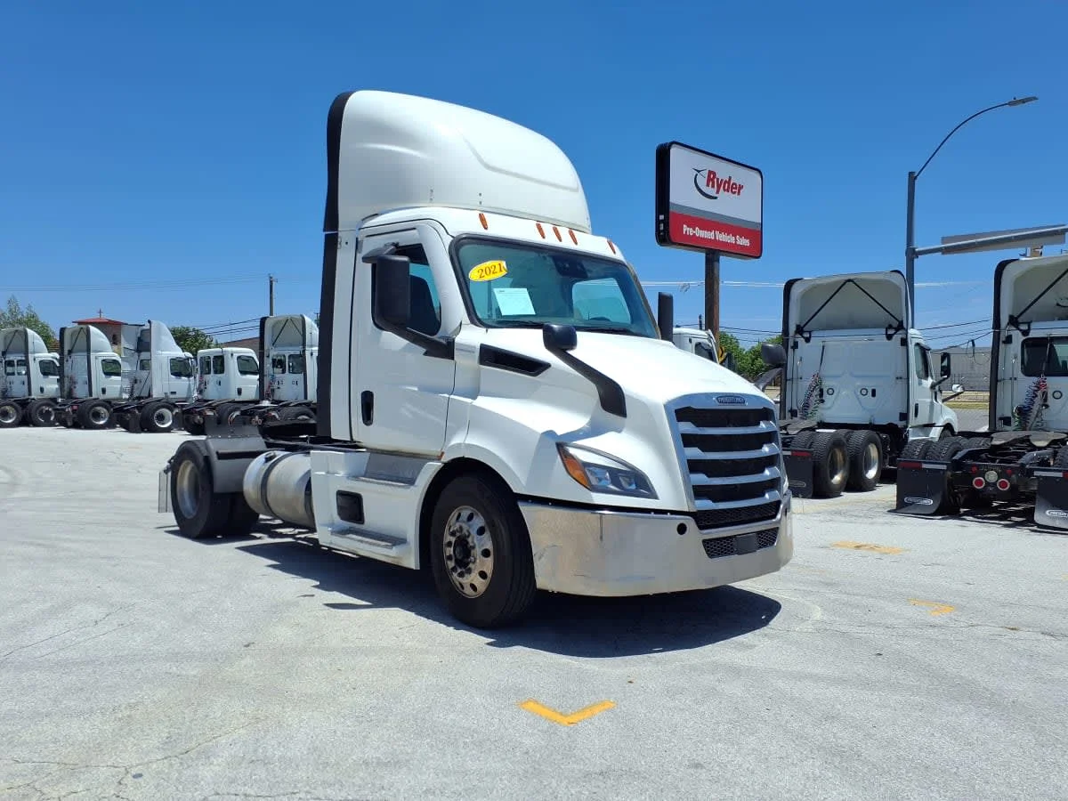 2021 Freightliner in Fort Worth, TX — photo 3