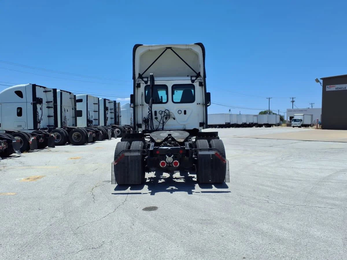 2021 Freightliner in Fort Worth, TX — photo 5