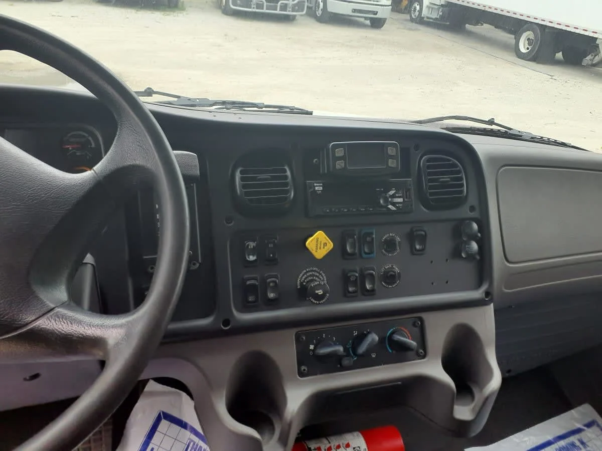 2019 Freightliner M2 106 in Indianapolis, IN — photo 10