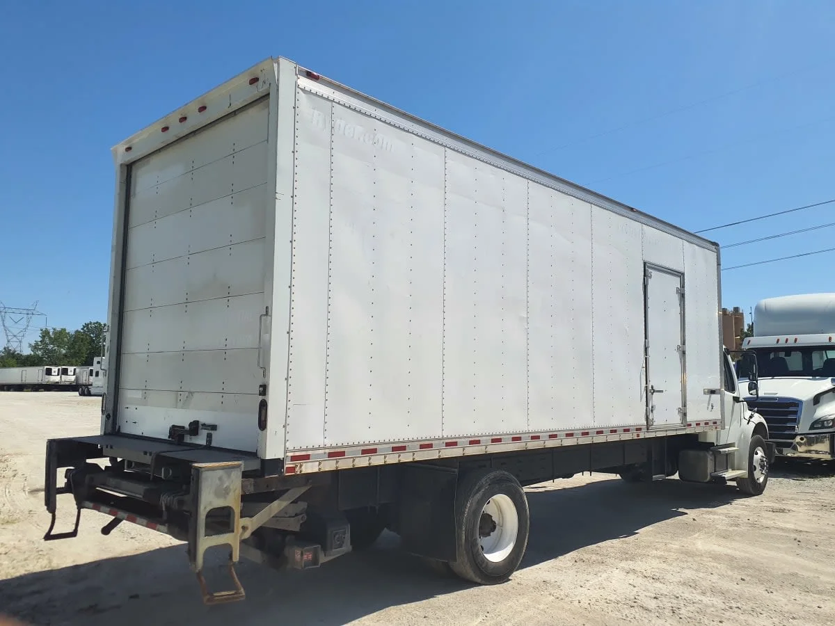 2019 Freightliner M2 106 in Indianapolis, IN — photo 4
