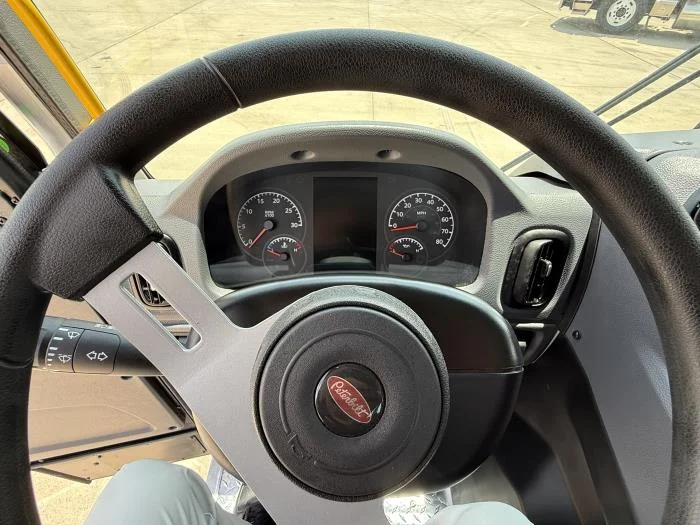 2025 Peterbilt 520 in Laredo, TX — photo 11