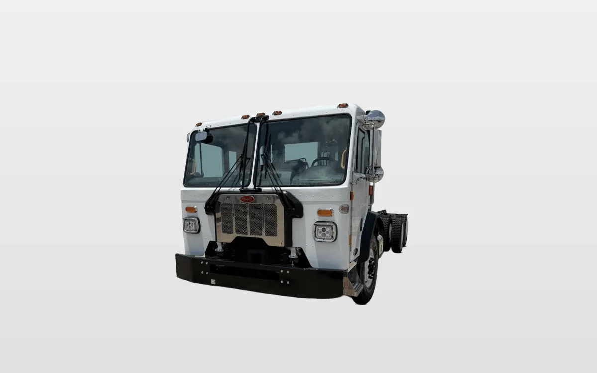 2025 Peterbilt 520 - image 1