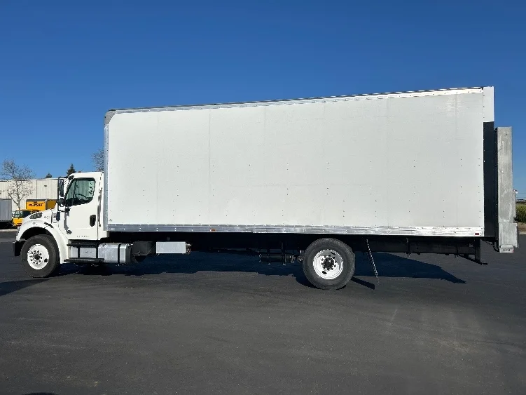 2021 Freightliner M2 106 - image 4