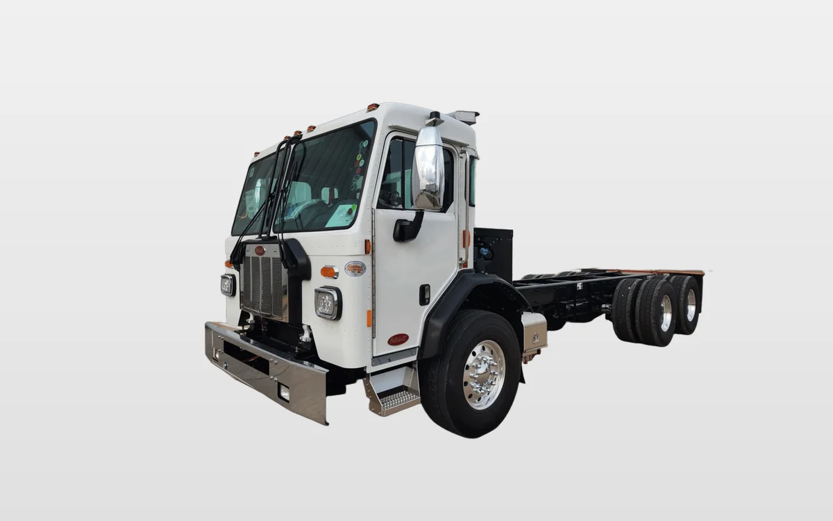 2026 PETERBILT 520 - image 1