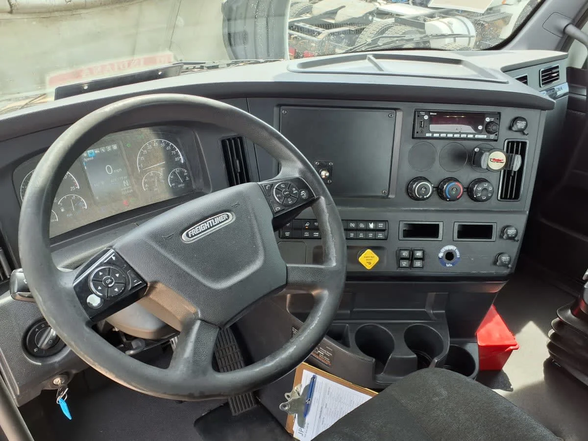 2023 Freightliner in Dallas, TX — photo 7