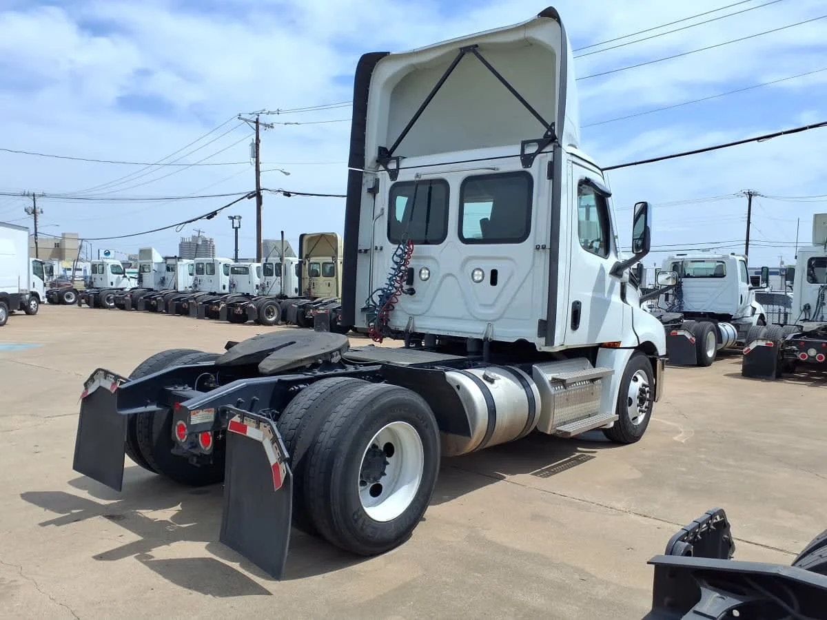 2023 Freightliner in Dallas, TX — photo 4
