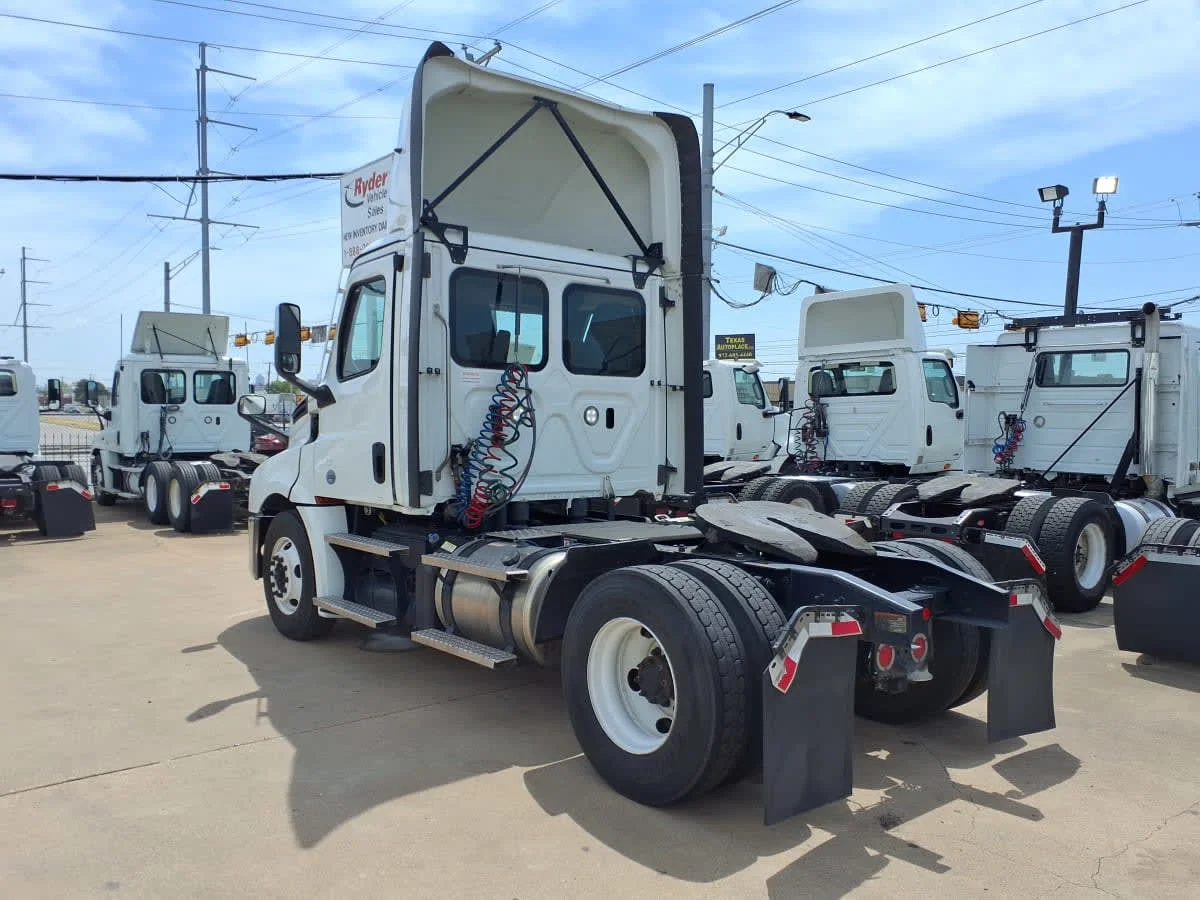 2023 Freightliner in Dallas, TX — photo 6