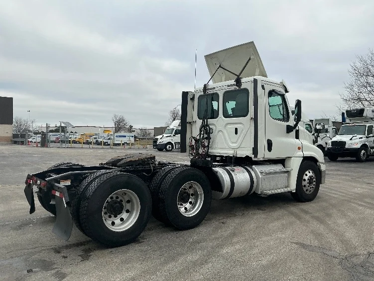 2019 Freightliner Cascadia in La Porte, IN — photo 7