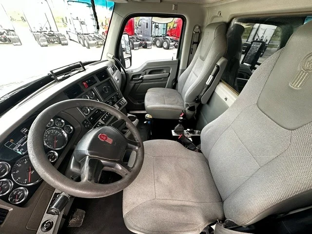 2017 Kenworth T880 in San Antonio, TX — photo 9
