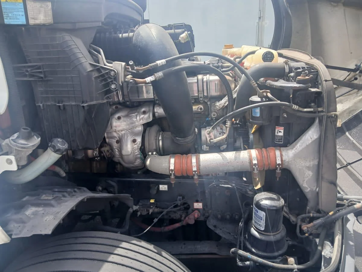 2020 Freightliner Cascadia in Jacksonville, FL — photo 10