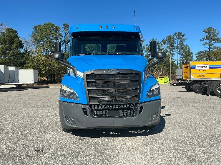 2019 Freightliner Cascadia in Greensboro, NC — photo 2