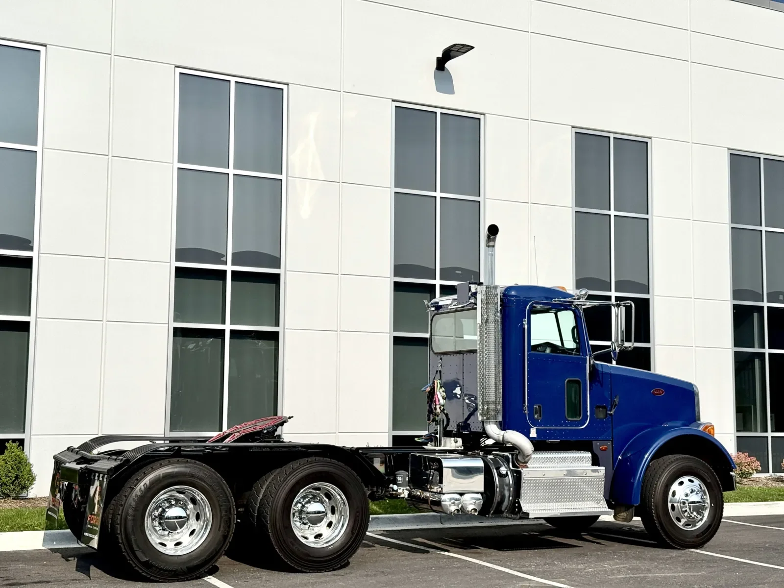 2016 Peterbilt 365 - image 5