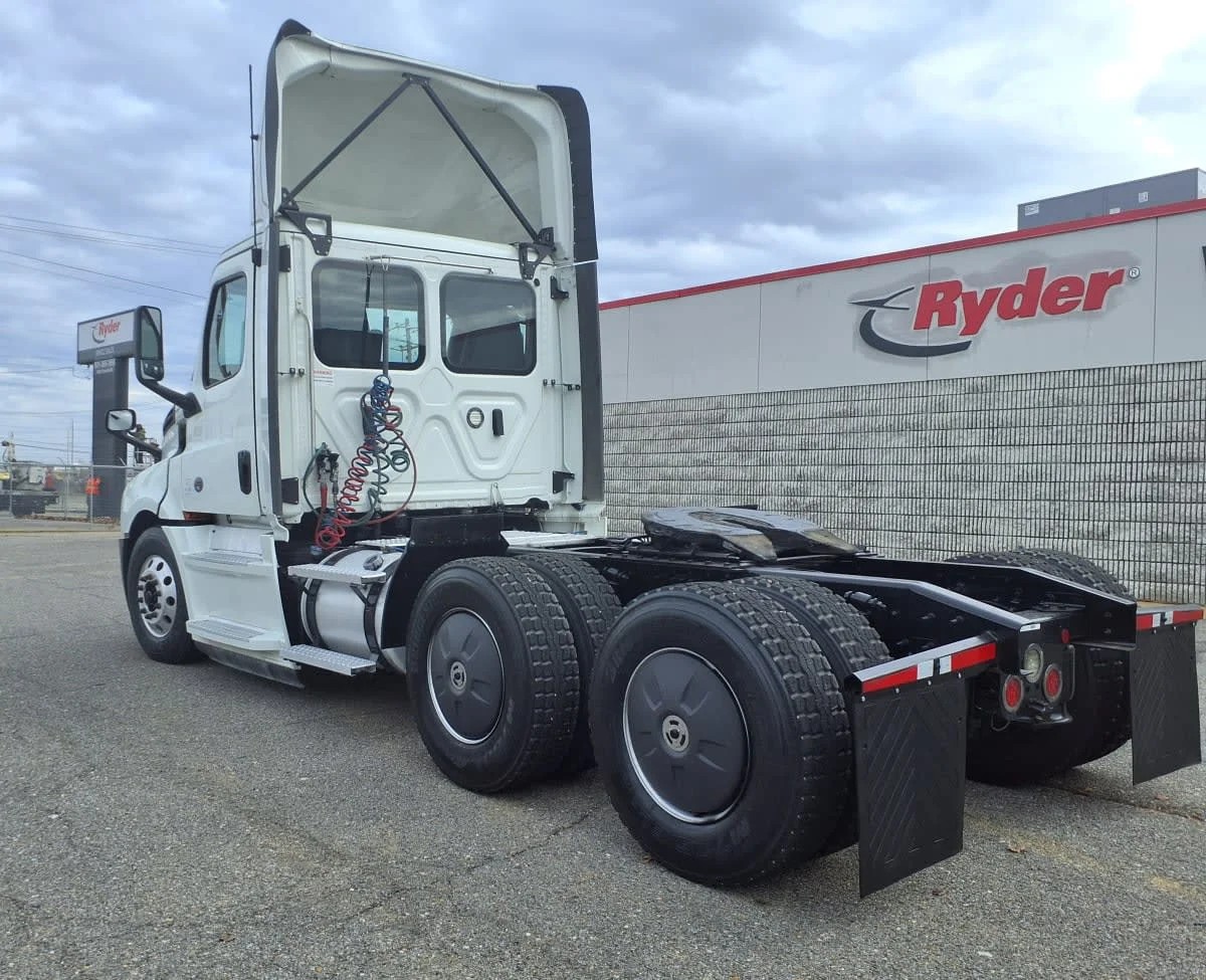 2020 Freightliner Cascadia - image 6