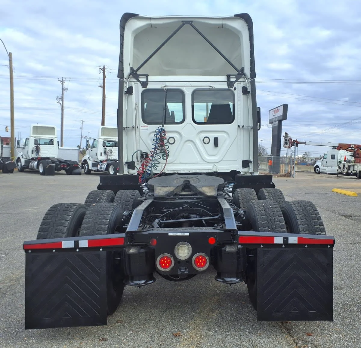 2020 Freightliner Cascadia - image 5