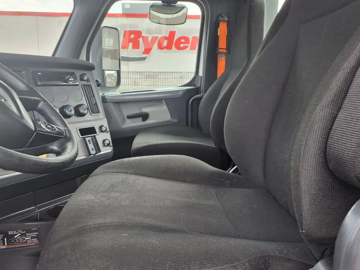 2020 Freightliner Cascadia - image 7