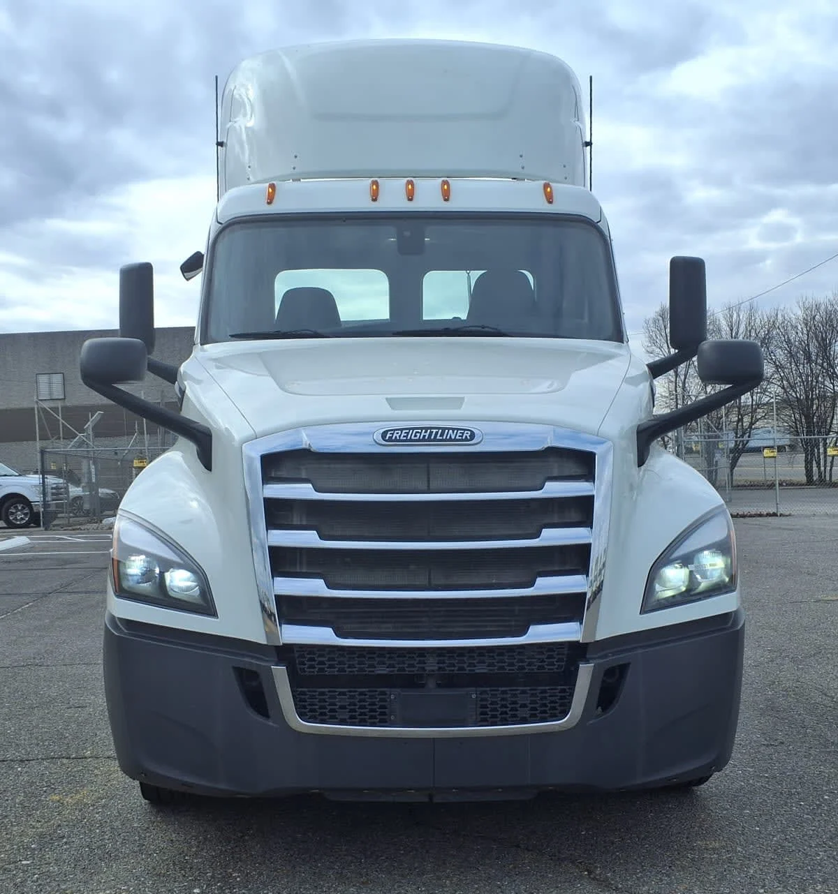 2020 Freightliner Cascadia - image 2