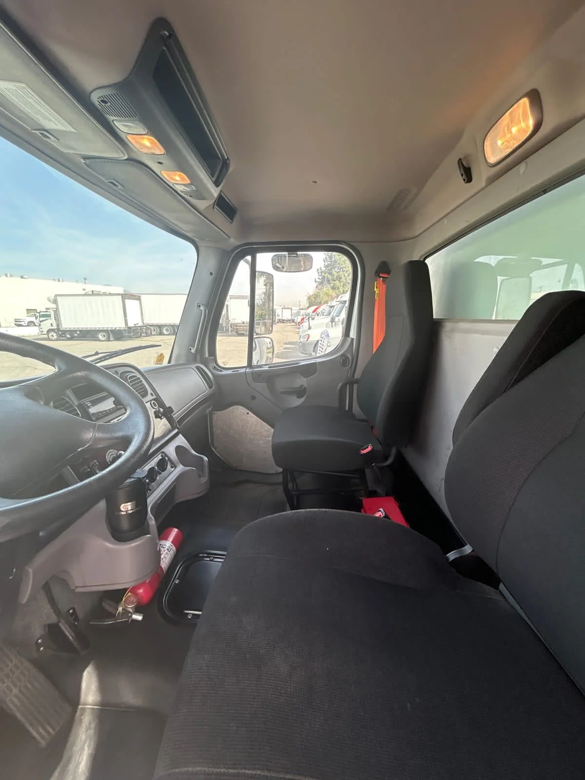 2020 Freightliner M2 106 - image 8