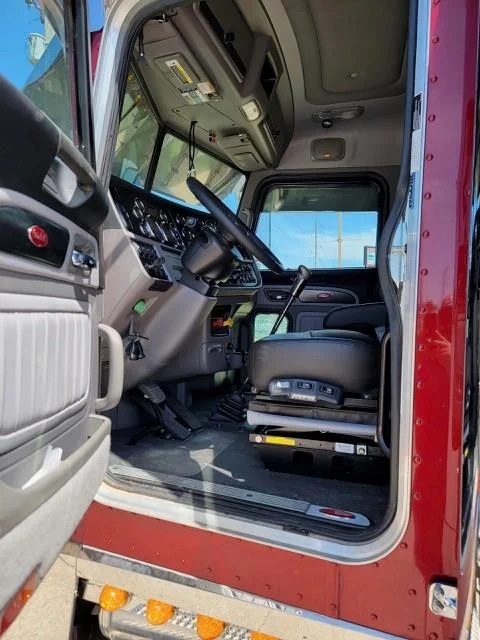 2022 Peterbilt 389 - image 16