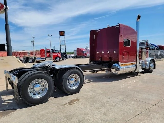 2022 Peterbilt 389 - image 6