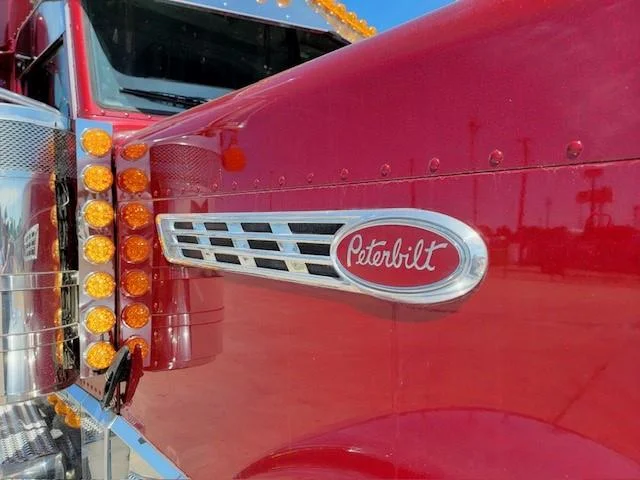 2022 Peterbilt 389 - image 11