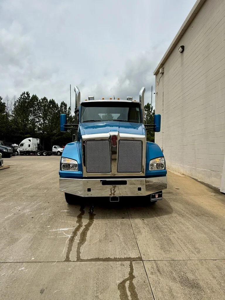 2027 Kenworth in Huntsville, AL — photo 2