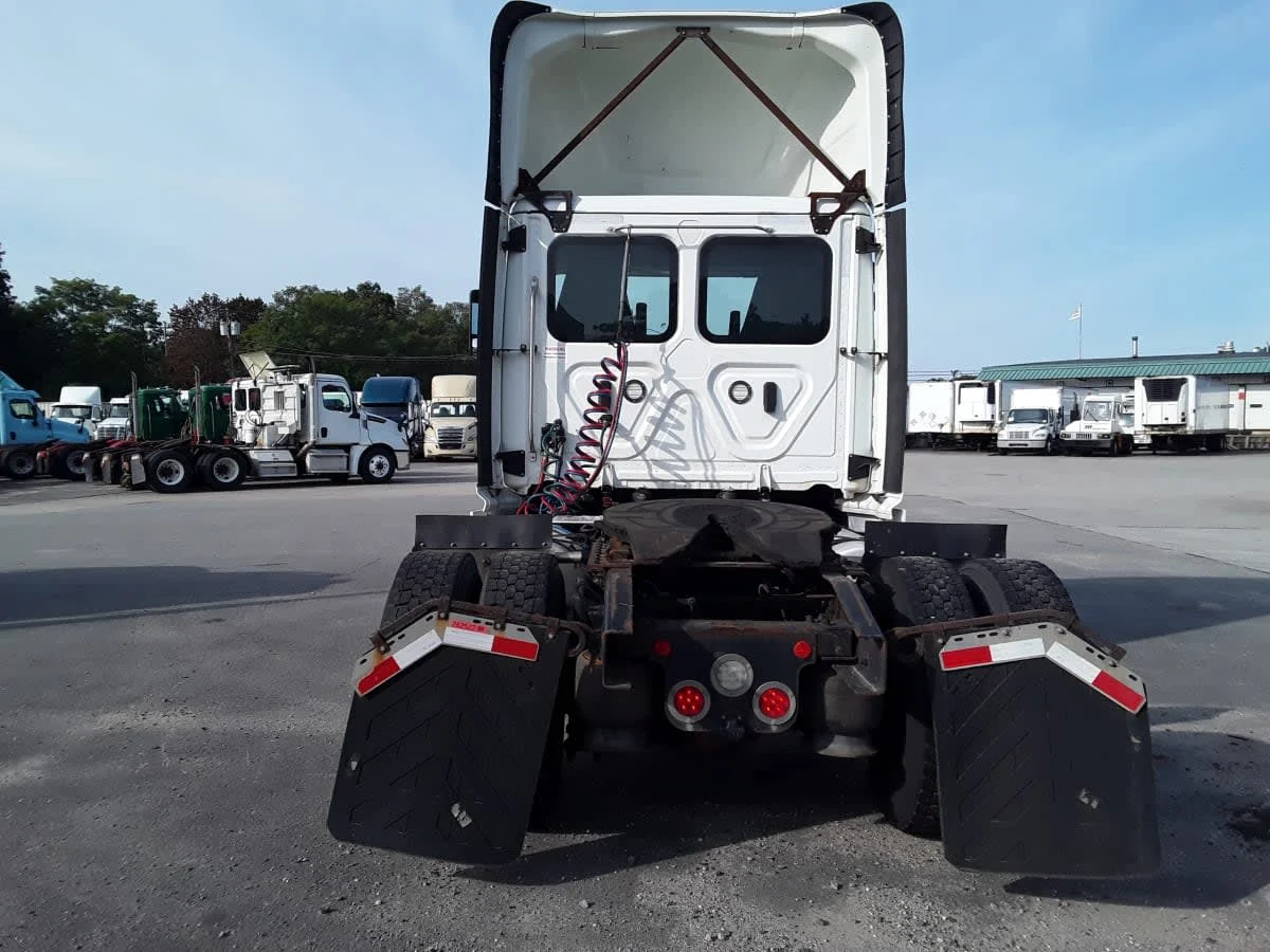 2020 Freightliner Cascadia - image 5