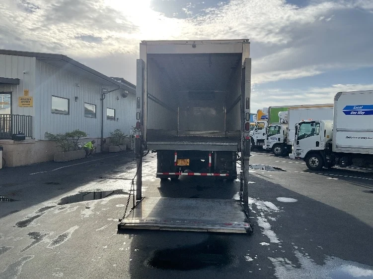 2019 Freightliner M2 106 in Fontana, CA — photo 8