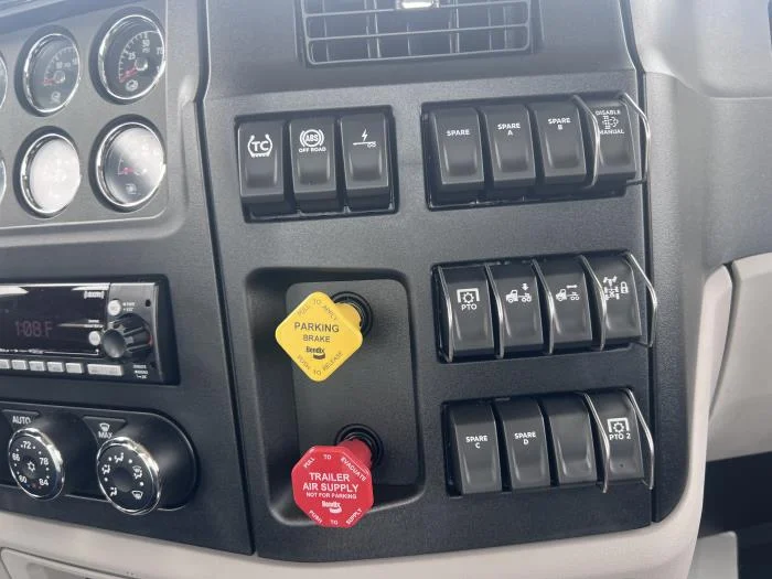 2026 Peterbilt 589 — photo 16