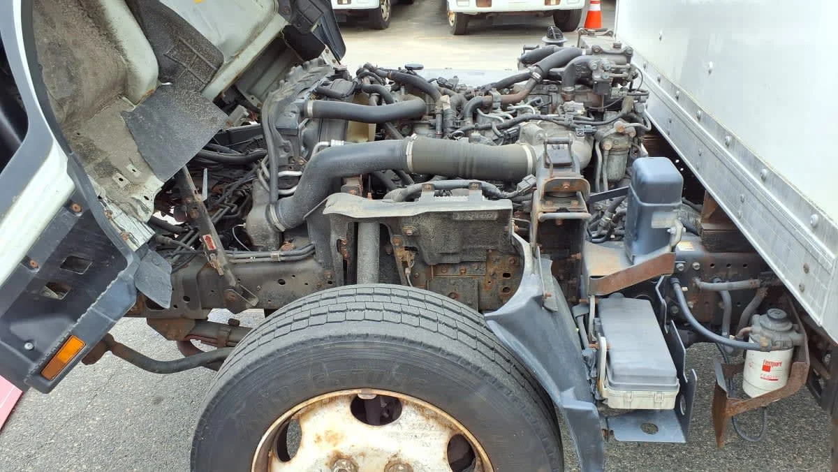 2020 Isuzu NRR in Salisbury, MA — photo 9