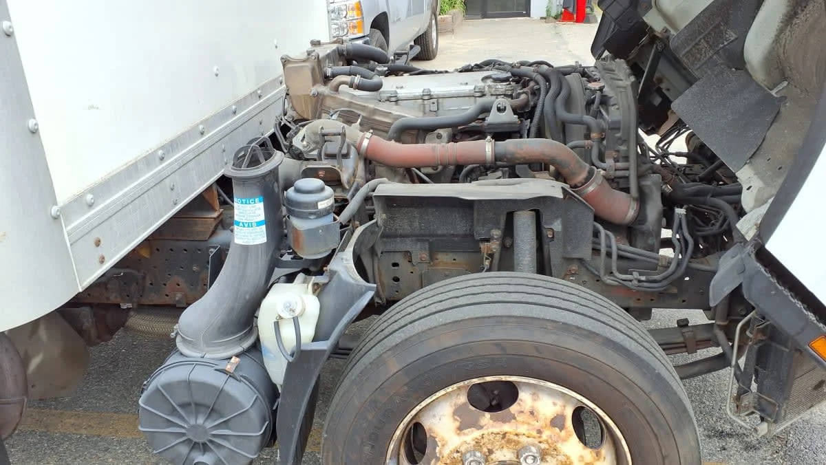 2020 Isuzu NRR in Salisbury, MA — photo 12