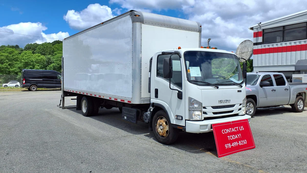 2020 Isuzu NRR in Salisbury, MA — photo 3