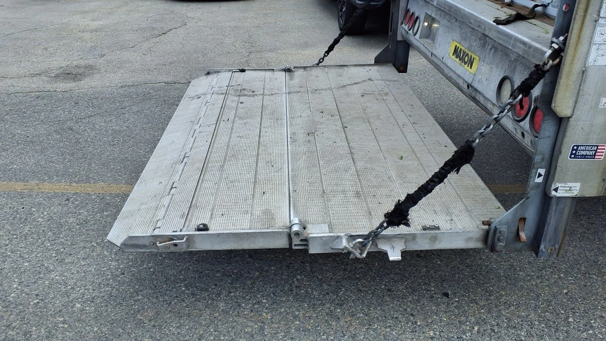 2020 Isuzu NRR in Salisbury, MA — photo 11